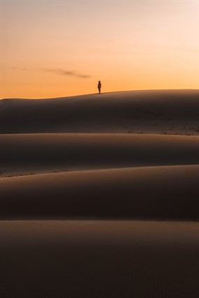 黄昏沙漠自然风景图片
